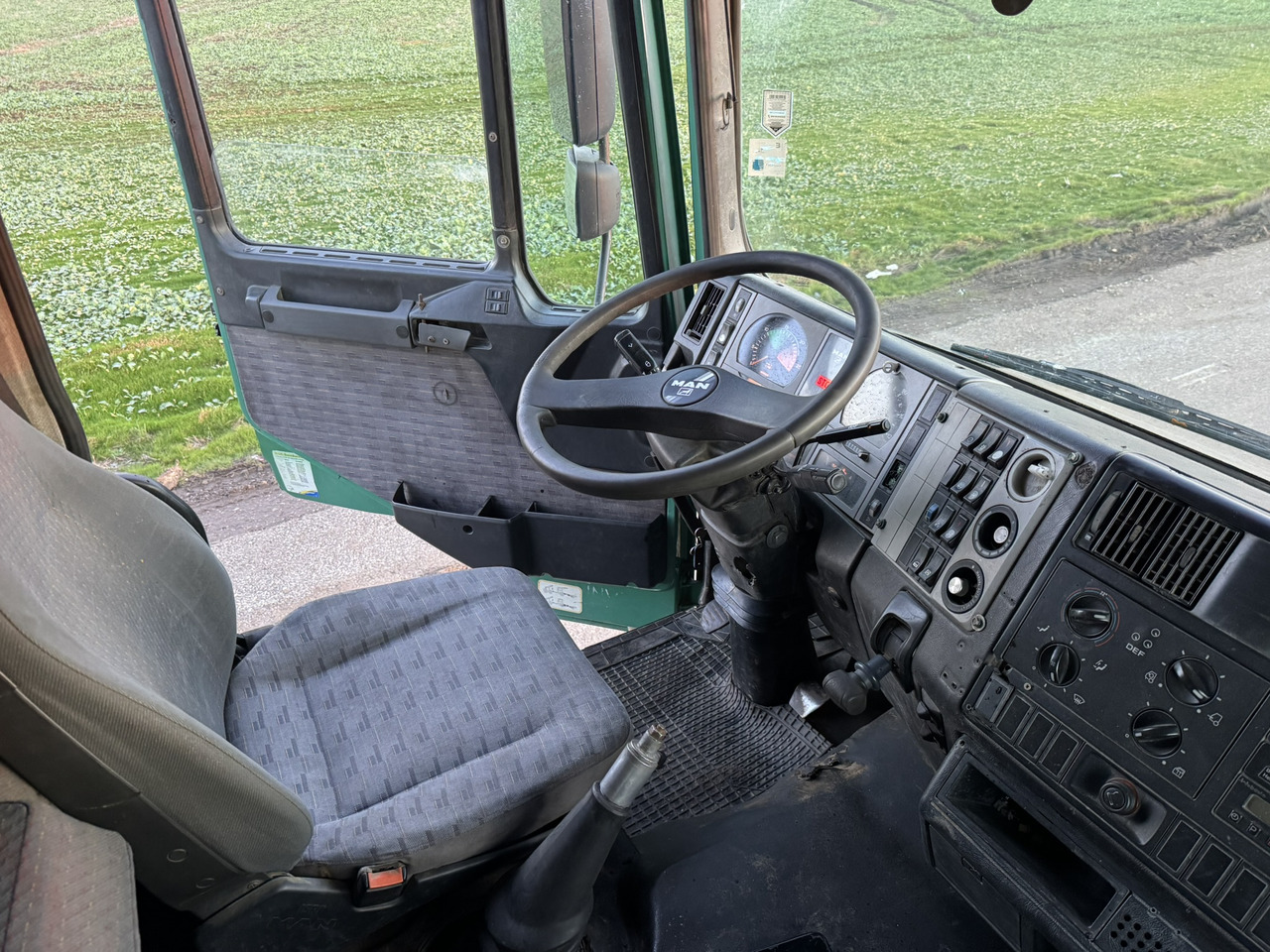 MAN 26 414 6x4 KIPPER L2000 Euro3 Manual Injection Pomp - Камион: снимка 2 MAN 26 414 6x4 KIPPER L2000 Euro3 Manual Injection Pomp - Камион: снимка 2