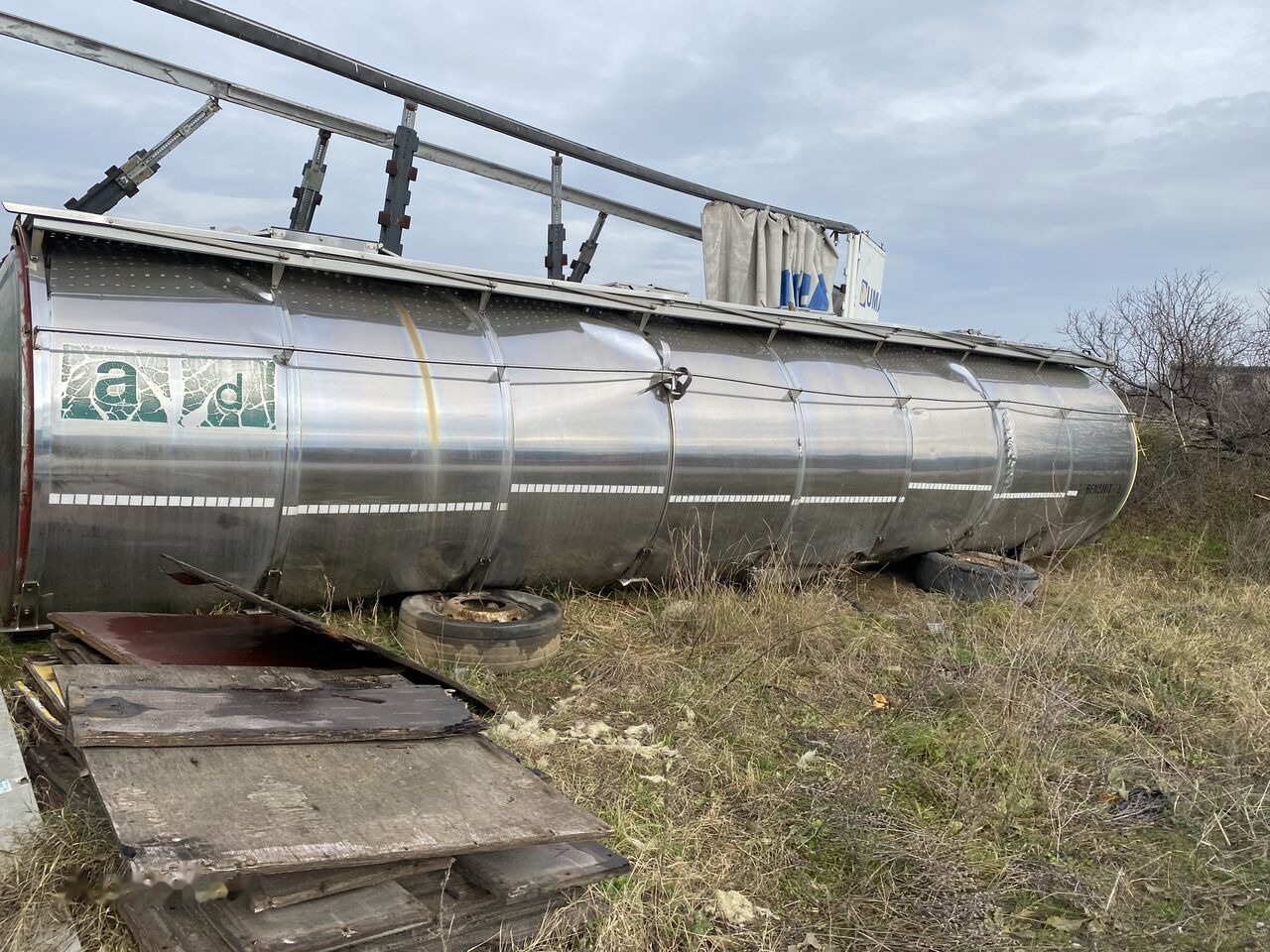 Magyar REZERVOR CISTERNA INOX ALIMENTAR in stare buna - Танк контейнер: снимка 3 Magyar REZERVOR CISTERNA INOX ALIMENTAR in stare buna - Танк контейнер: снимка 3