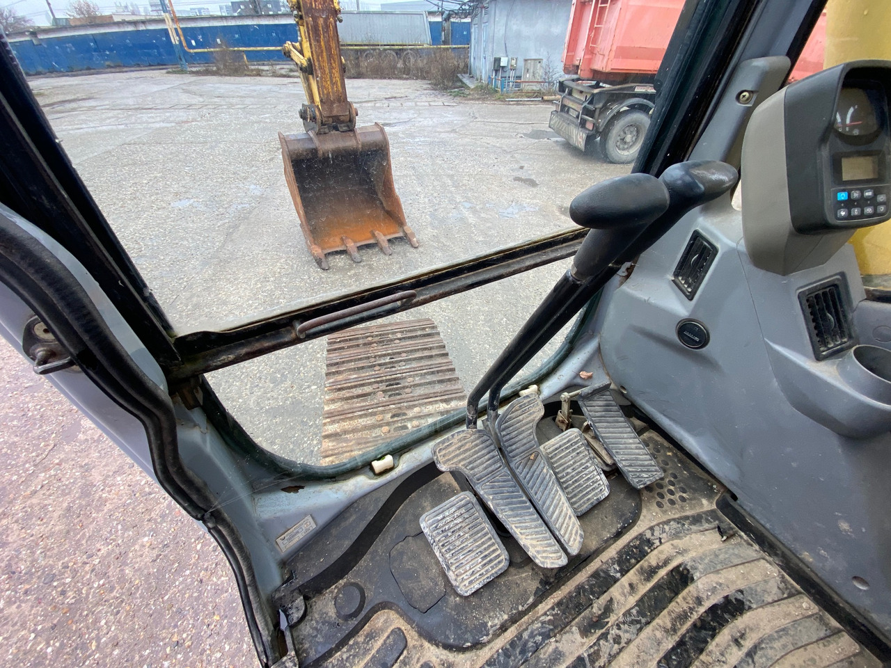 New Holland Kobelco E 215 22 T Klima - Верижен багер: снимка 5 New Holland Kobelco E 215 22 T Klima - Верижен багер: снимка 5