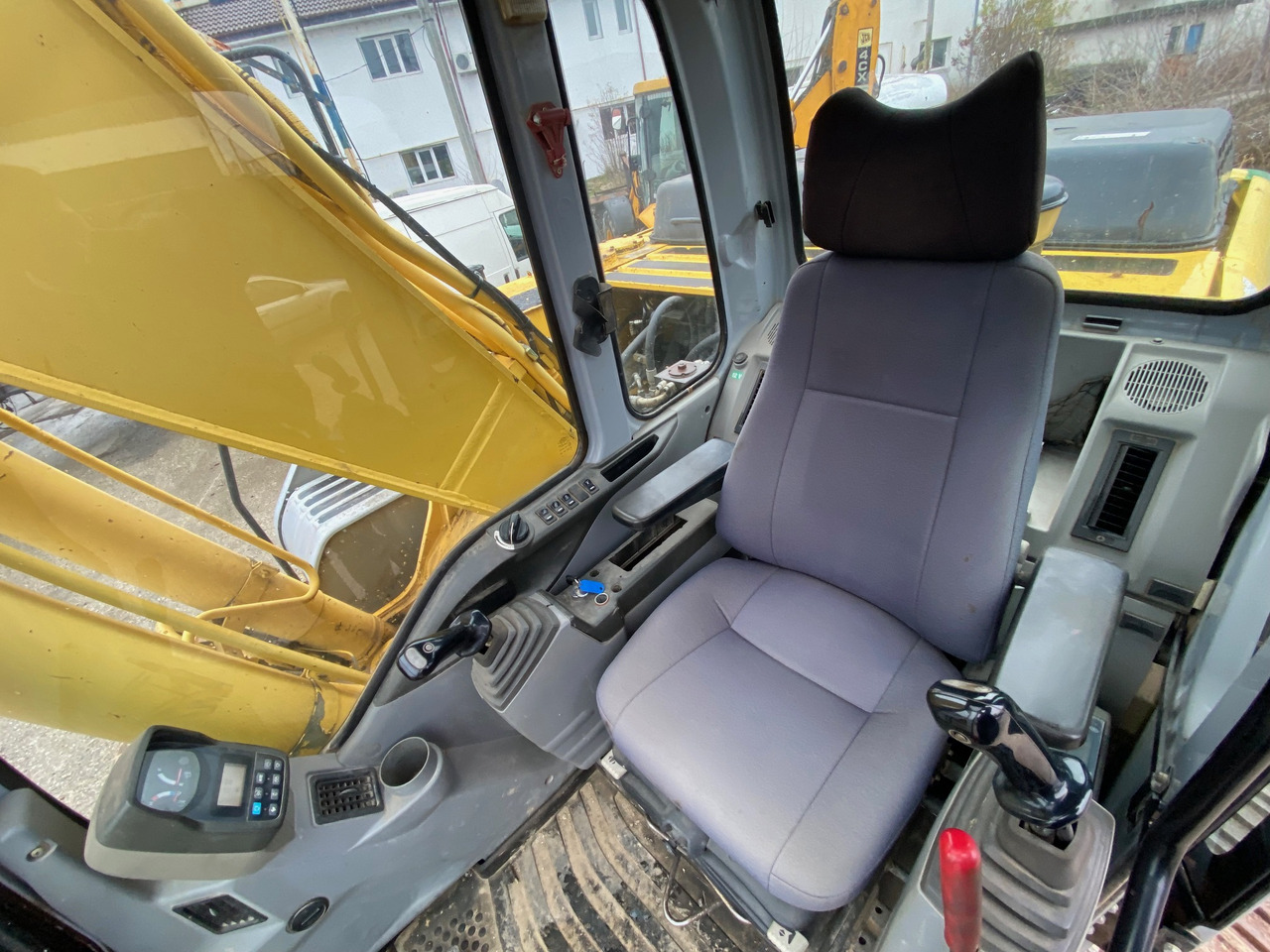 New Holland Kobelco E 215 22 T Klima - Верижен багер: снимка 3 New Holland Kobelco E 215 22 T Klima - Верижен багер: снимка 3