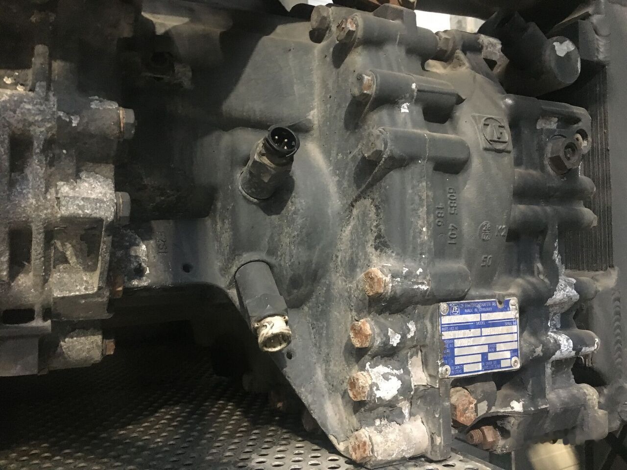 ZF 12AS 2331TD +intarder 1353041012 - Скоростна кутия за Камион: снимка 4 ZF 12AS 2331TD +intarder 1353041012 - Скоростна кутия за Камион: снимка 4