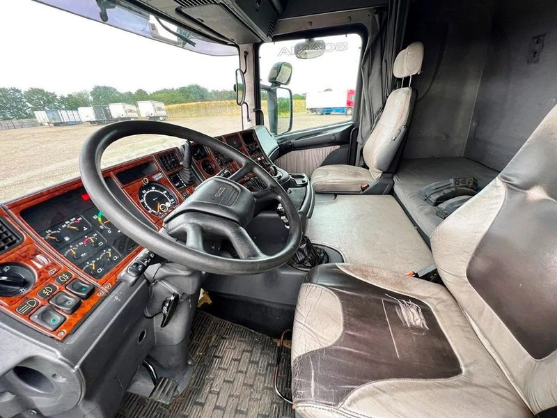 Interior photo 1: Автовоз камион Scania R164-480 V8 Steel / Air suspension.