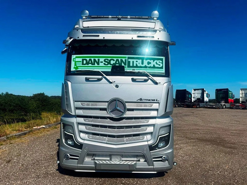 Mercedes-Benz Actros 2653 Special Interior. 6x2 3250mm weelbase. Air / Air suspension. hydr. syatem. Invertor. Micro wave. - Влекач: снимка 5 Mercedes-Benz Actros 2653 Special Interior. 6x2 3250mm weelbase. Air / Air suspension. hydr. syatem. Invertor. Micro wave. - Влекач: снимка 5