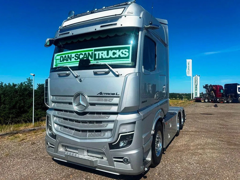 Mercedes-Benz Actros 2653 Special Interior. 6x2 3250mm weelbase. Air / Air suspension. hydr. syatem. Invertor. Micro wave. - Влекач: снимка 4 Mercedes-Benz Actros 2653 Special Interior. 6x2 3250mm weelbase. Air / Air suspension. hydr. syatem. Invertor. Micro wave. - Влекач: снимка 4