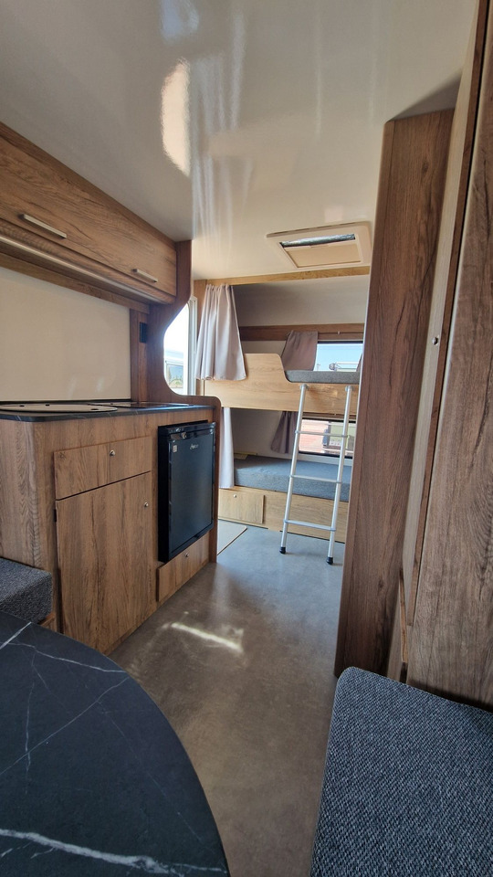 N-LAZUR Niewiadów Nowa Przyczepa Kempingowa dla 4 osób z Łazienką - Каравана: снимка 2 N-LAZUR Niewiadów Nowa Przyczepa Kempingowa dla 4 osób z Łazienką - Каравана: снимка 2