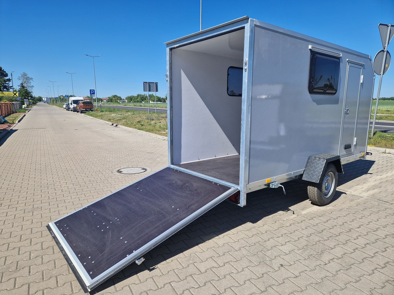 Przyczepa kempingowa Motocamp dla motocykla - Каравана: снимка 2 Przyczepa kempingowa Motocamp dla motocykla - Каравана: снимка 2