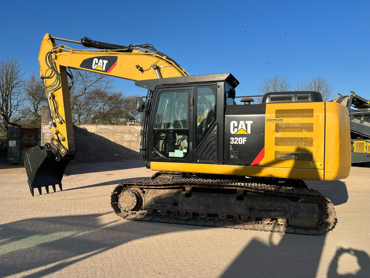 Caterpillar 320FL - Верижен багер: снимка 1 Caterpillar 320FL - Верижен багер: снимка 1