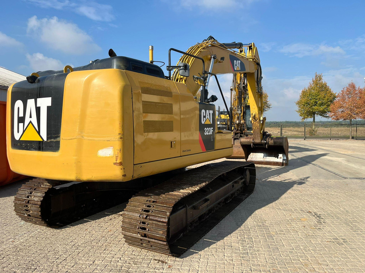 Caterpillar 323FL - Верижен багер: снимка 1 Caterpillar 323FL - Верижен багер: снимка 1
