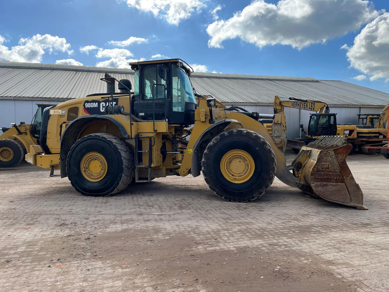 Колесен товарач Caterpillar 980M: снимка 6