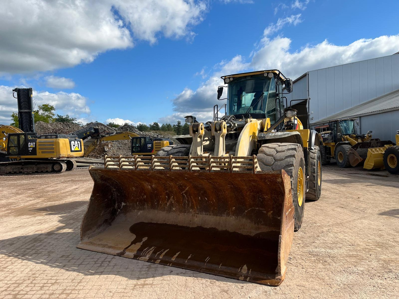 Колесен товарач Caterpillar 980M: снимка 8