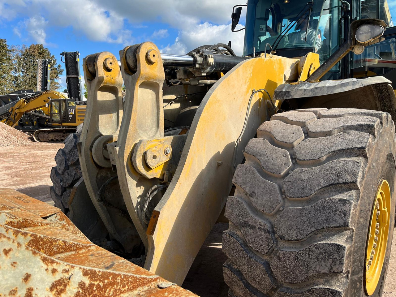 Колесен товарач Caterpillar 980M: снимка 12