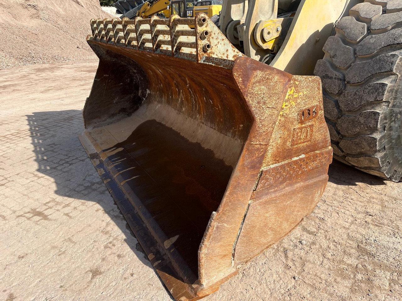 Колесен товарач Caterpillar 980M: снимка 9
