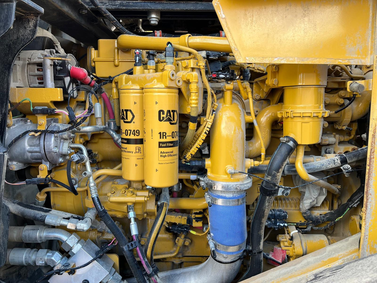 Колесен товарач Caterpillar 980M: снимка 16