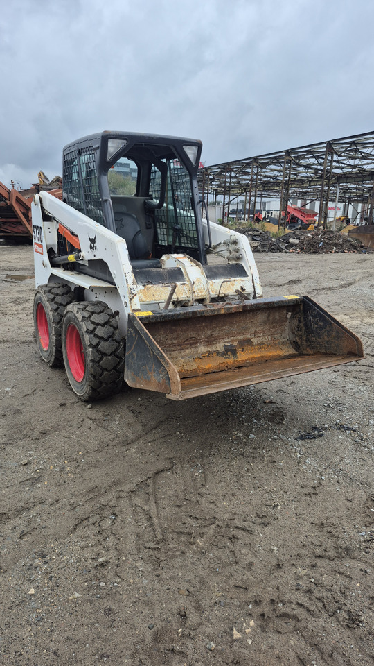 BOBCAT S130 - Мини челен товарач: снимка 4 BOBCAT S130 - Мини челен товарач: снимка 4