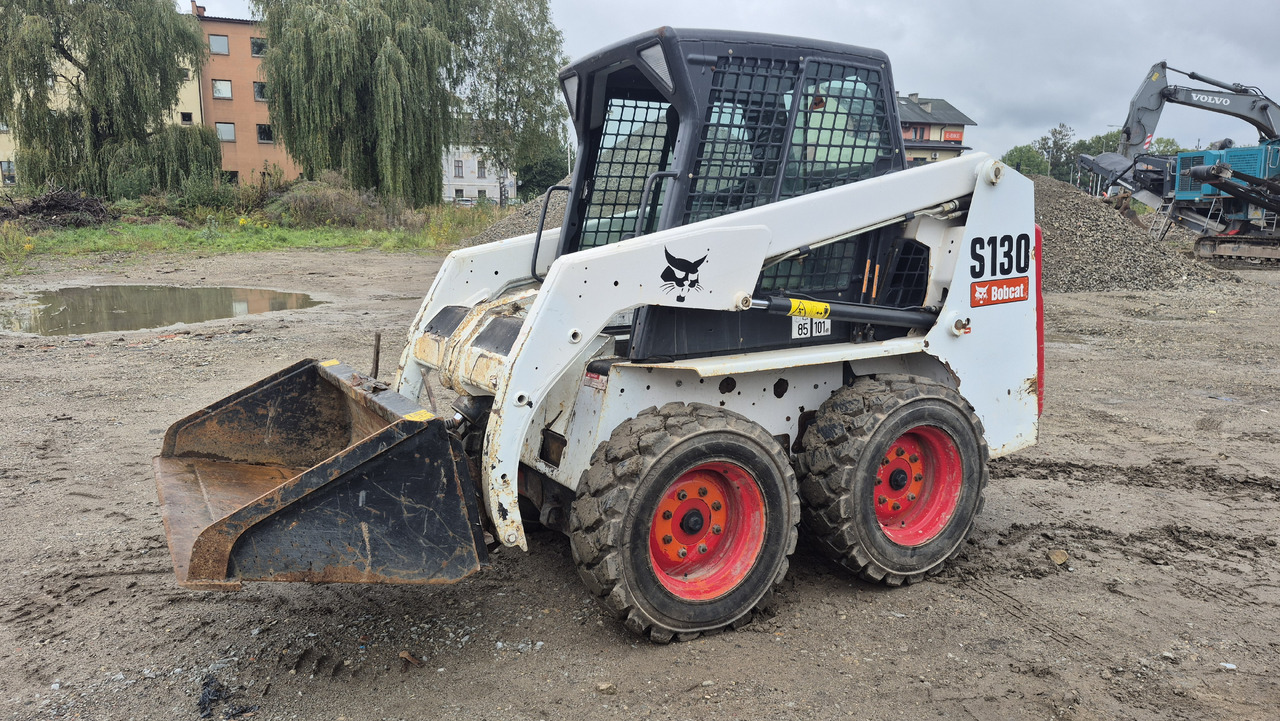 BOBCAT S130 - Мини челен товарач: снимка 1 BOBCAT S130 - Мини челен товарач: снимка 1