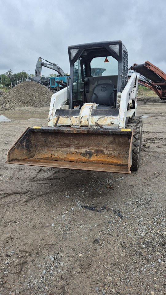BOBCAT S130 - Мини челен товарач: снимка 3 BOBCAT S130 - Мини челен товарач: снимка 3