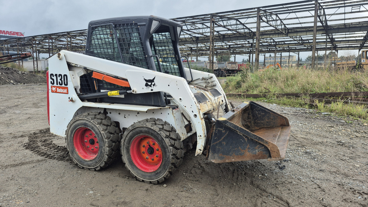BOBCAT S130 - Мини челен товарач: снимка 5 BOBCAT S130 - Мини челен товарач: снимка 5