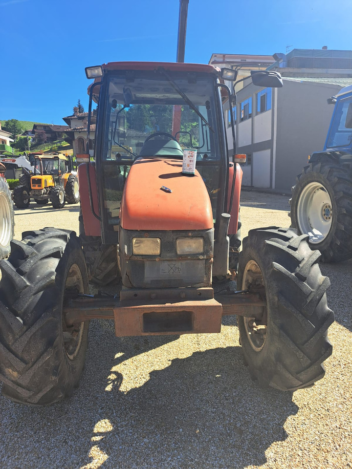 NEW HOLLAND New Holland L85 - Трактор: снимка 3 NEW HOLLAND New Holland L85 - Трактор: снимка 3