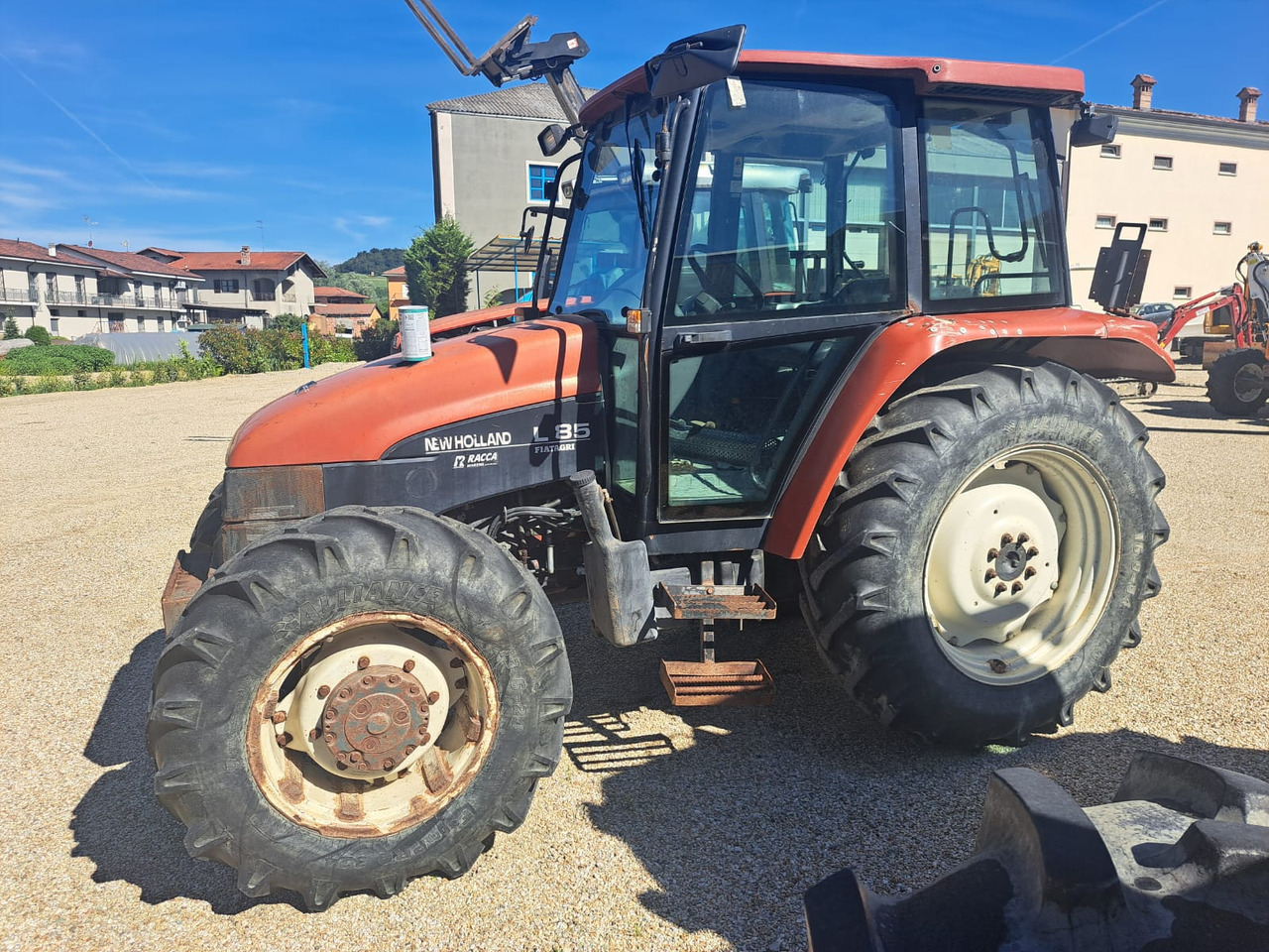 NEW HOLLAND New Holland L85 - Трактор: снимка 2 NEW HOLLAND New Holland L85 - Трактор: снимка 2