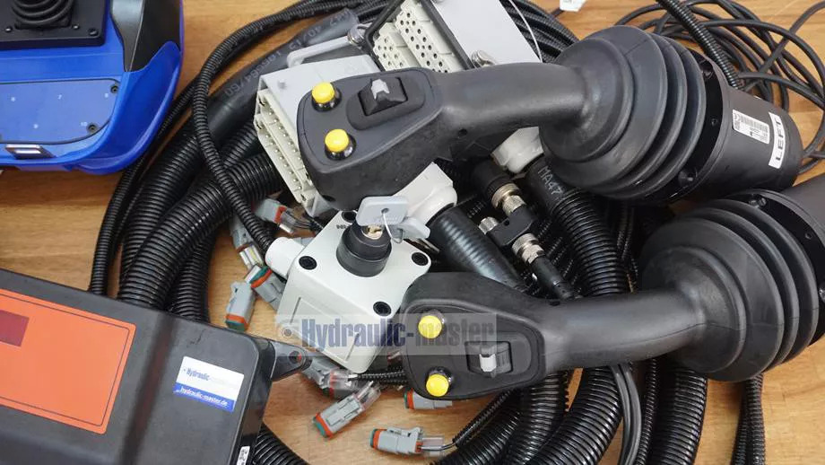 CanBus 2 joysticks with radio control Scanreco G3 12 V Forest crane for Palms Farma BMF KTS - Горска техника: снимка 2 CanBus 2 joysticks with radio control Scanreco G3 12 V Forest crane for Palms Farma BMF KTS - Горска техника: снимка 2
