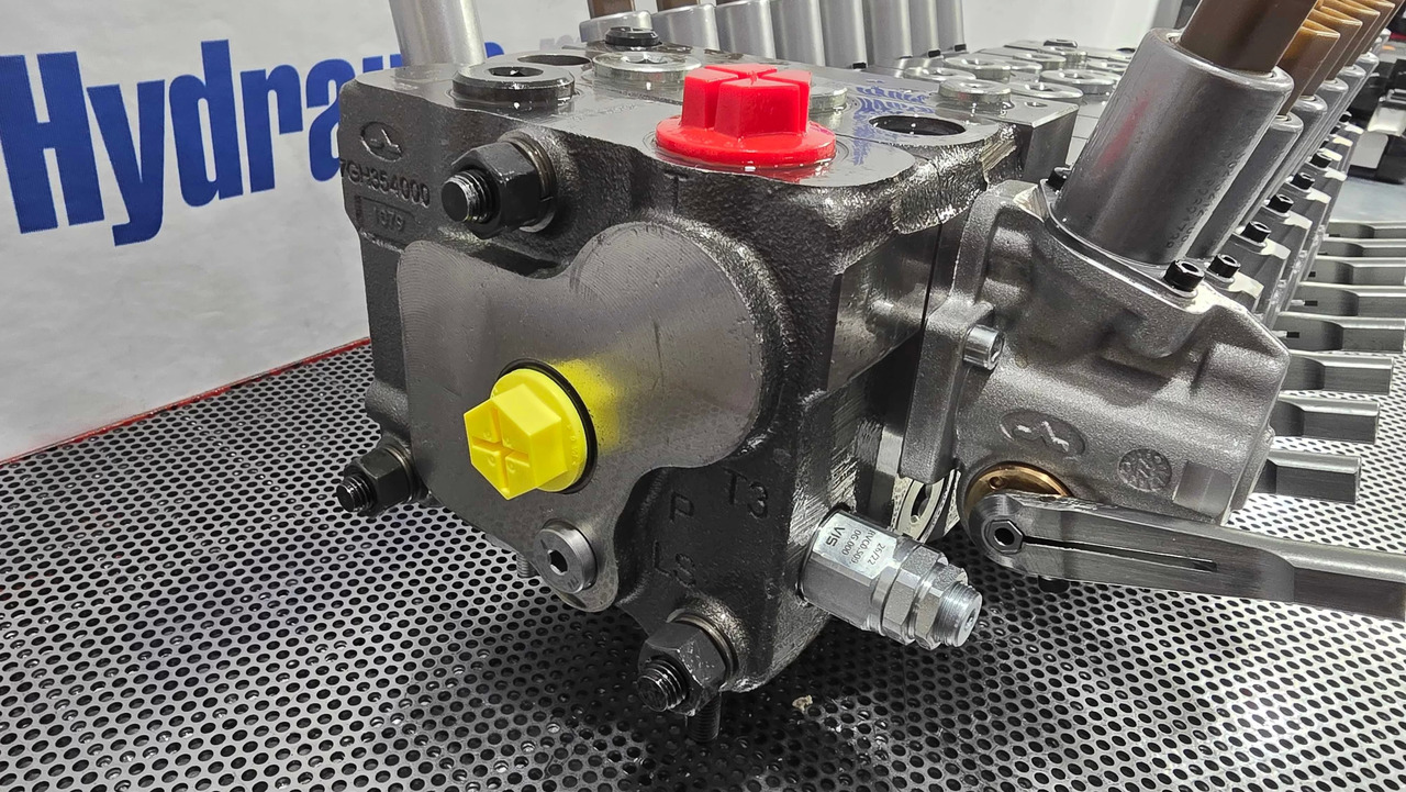 Proportional Valve Walvoil DPX160 combined with DPX100, 9 functions - Горско ремарке: снимка 5 Proportional Valve Walvoil DPX160 combined with DPX100, 9 functions - Горско ремарке: снимка 5