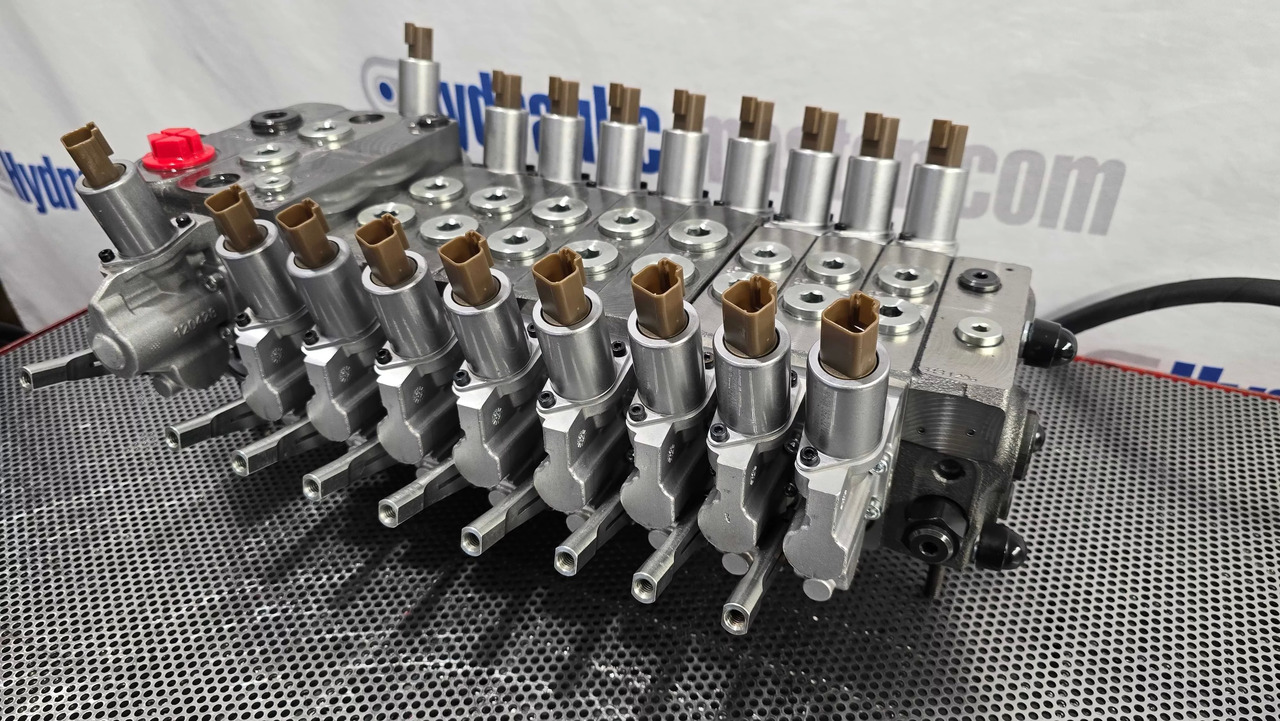 Proportional Valve Walvoil DPX160 combined with DPX100, 9 functions - Горско ремарке: снимка 3 Proportional Valve Walvoil DPX160 combined with DPX100, 9 functions - Горско ремарке: снимка 3