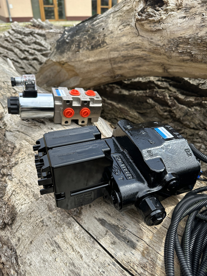 Walvoil SDM/DLM with 3rd function Case IH, International Harvester, John Deere, Kubota - Челен товарач за трактор за Челен товарач за трактор: снимка 2 Walvoil SDM/DLM with 3rd function Case IH, International Harvester, John Deere, Kubota - Челен товарач за трактор за Челен товарач за трактор: снимка 2