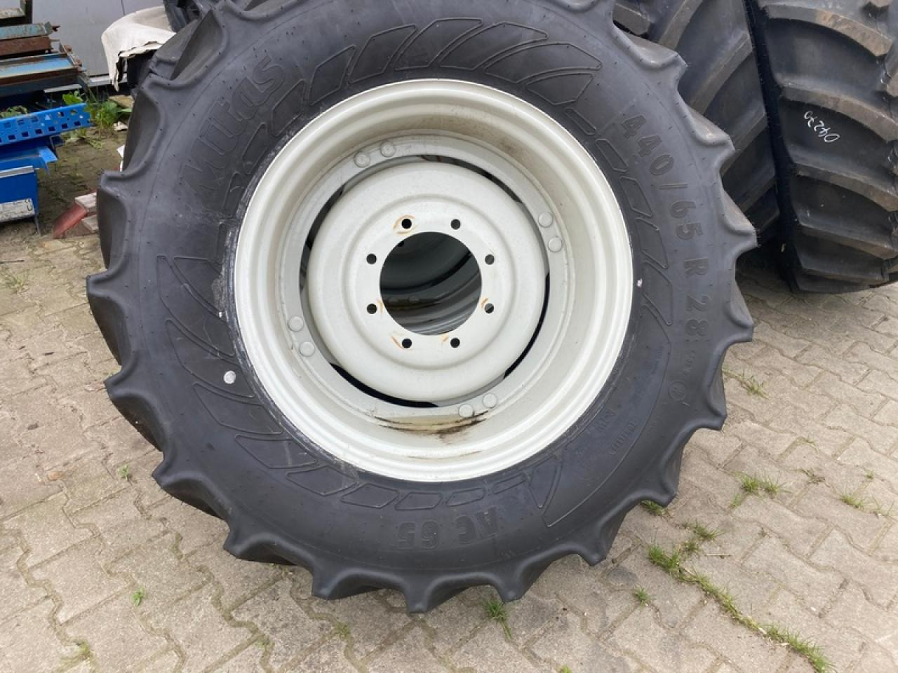 2X 440/65R28//2X 540/65R38 VALTRA - Гума: снимка 1 2X 440/65R28//2X 540/65R38 VALTRA - Гума: снимка 1