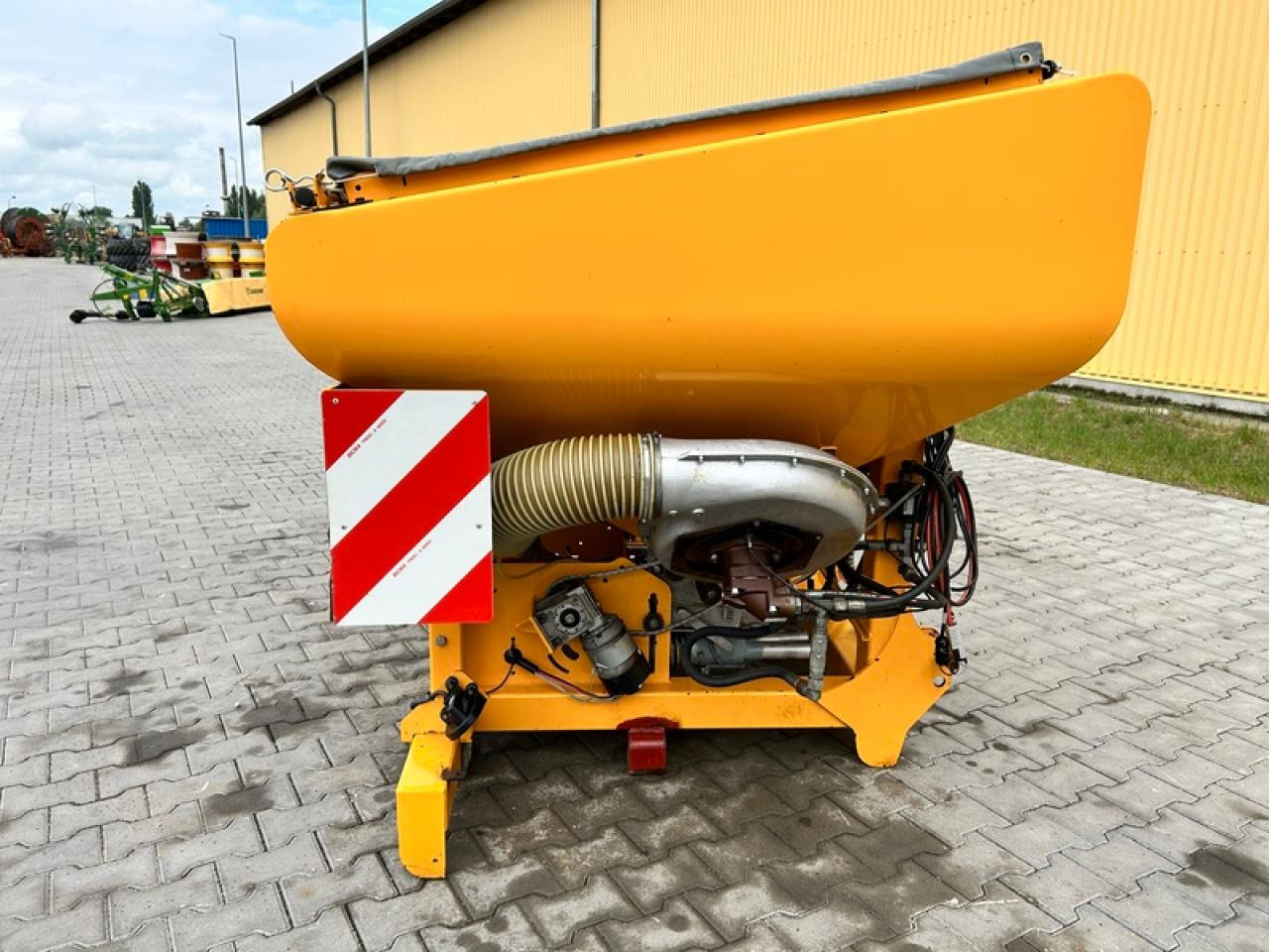 AGRISEM DSF 1600 FRONTTANK - Тороразпръсквачка: снимка 2 AGRISEM DSF 1600 FRONTTANK - Тороразпръсквачка: снимка 2