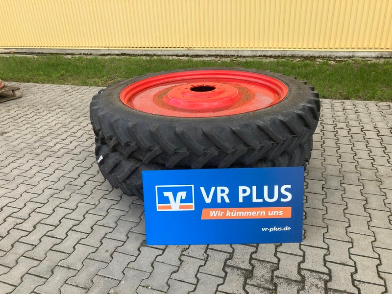 Alliance 300/95R52 - Гума: снимка 1 Alliance 300/95R52 - Гума: снимка 1