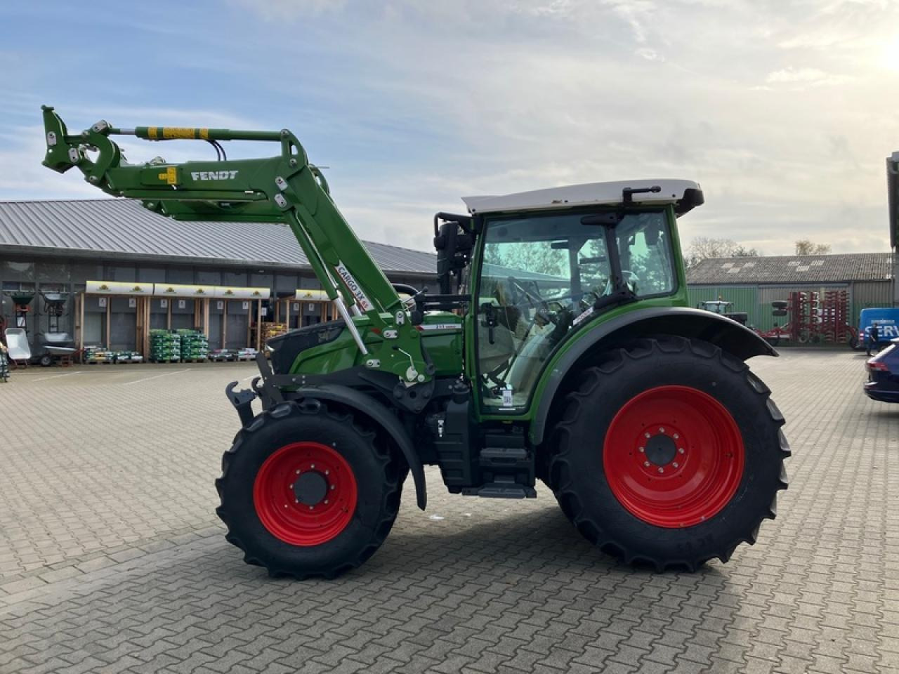 Fendt VARIO 211 - Трактор: снимка 2 Fendt VARIO 211 - Трактор: снимка 2