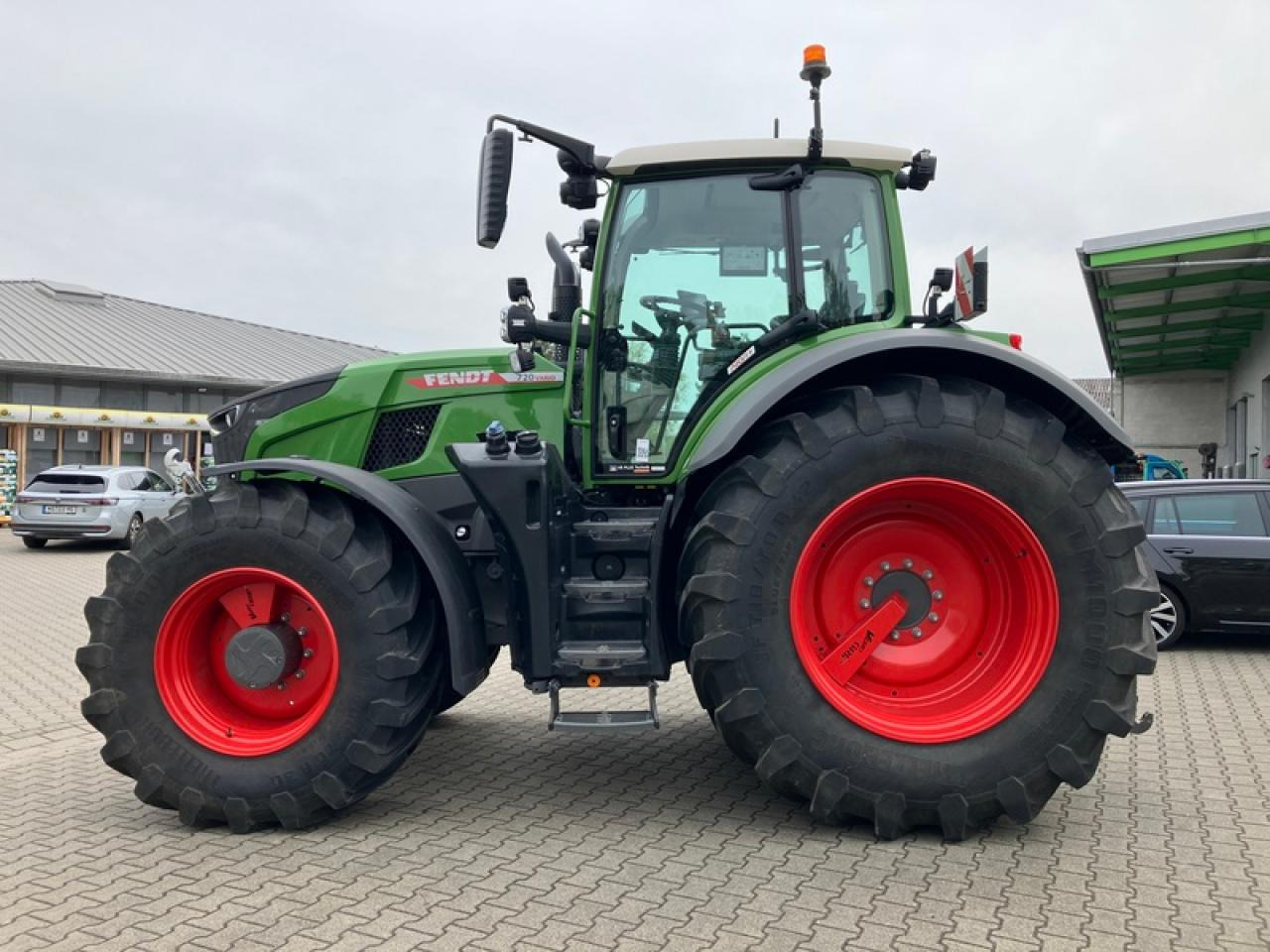 Fendt VARIO 720 - Трактор: снимка 2 Fendt VARIO 720 - Трактор: снимка 2