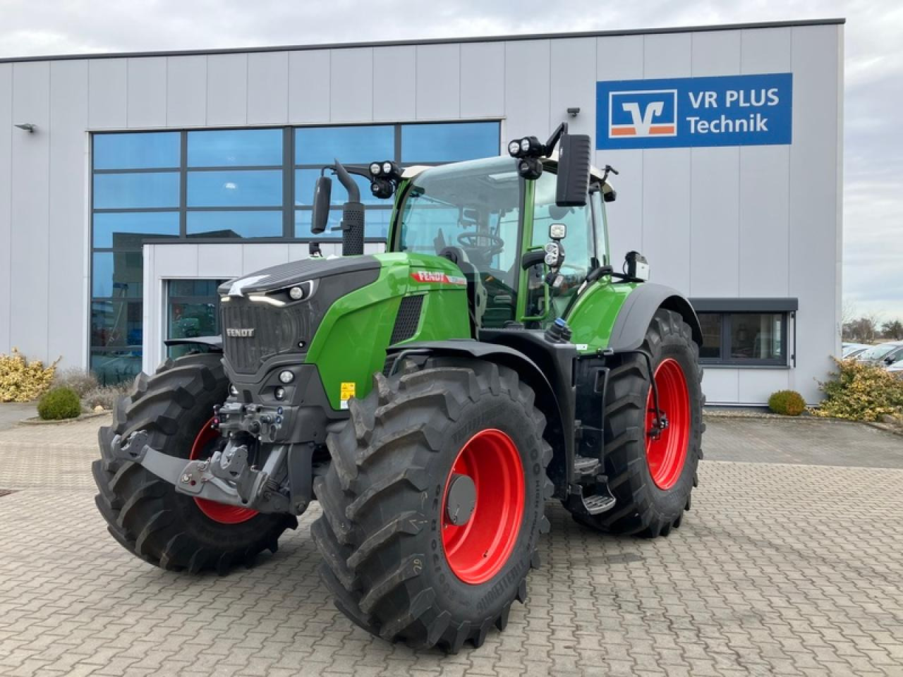 Fendt VARIO 724 GEN7 // RTK // RDA - Трактор: снимка 1 Fendt VARIO 724 GEN7 // RTK // RDA - Трактор: снимка 1