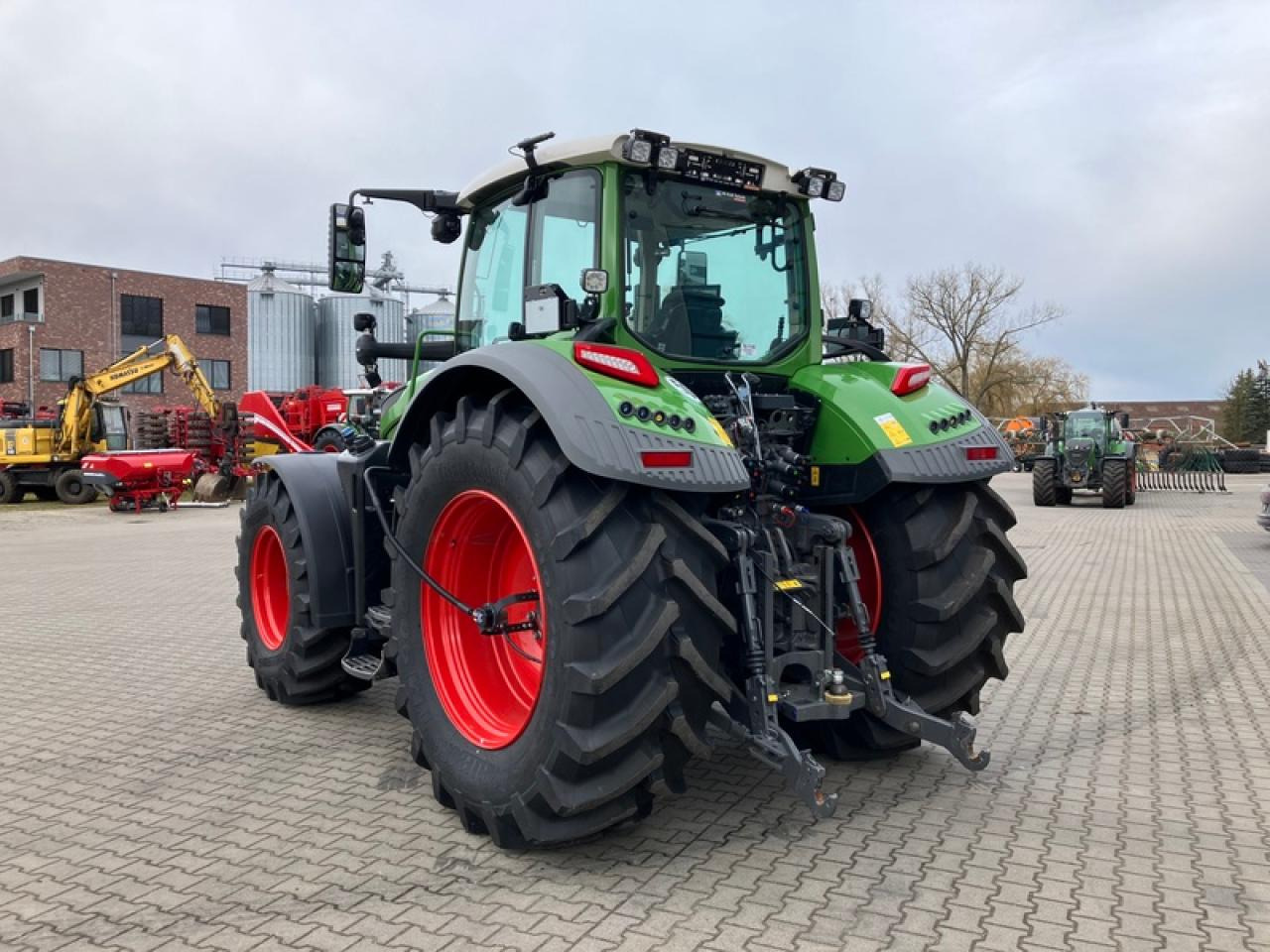 Fendt VARIO 724 GEN7 // RTK // RDA - Трактор: снимка 3 Fendt VARIO 724 GEN7 // RTK // RDA - Трактор: снимка 3