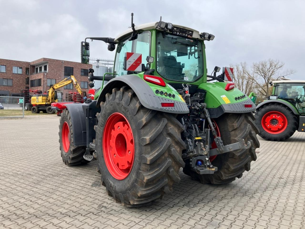 Fendt VARIO 728 GEN 7//RTK//VARIO GRIP - Трактор: снимка 3 Fendt VARIO 728 GEN 7//RTK//VARIO GRIP - Трактор: снимка 3