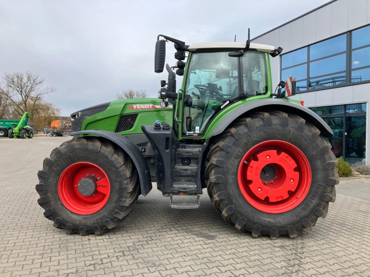 Fendt VARIO 728 GEN 7//RTK//VARIO GRIP - Трактор: снимка 2 Fendt VARIO 728 GEN 7//RTK//VARIO GRIP - Трактор: снимка 2