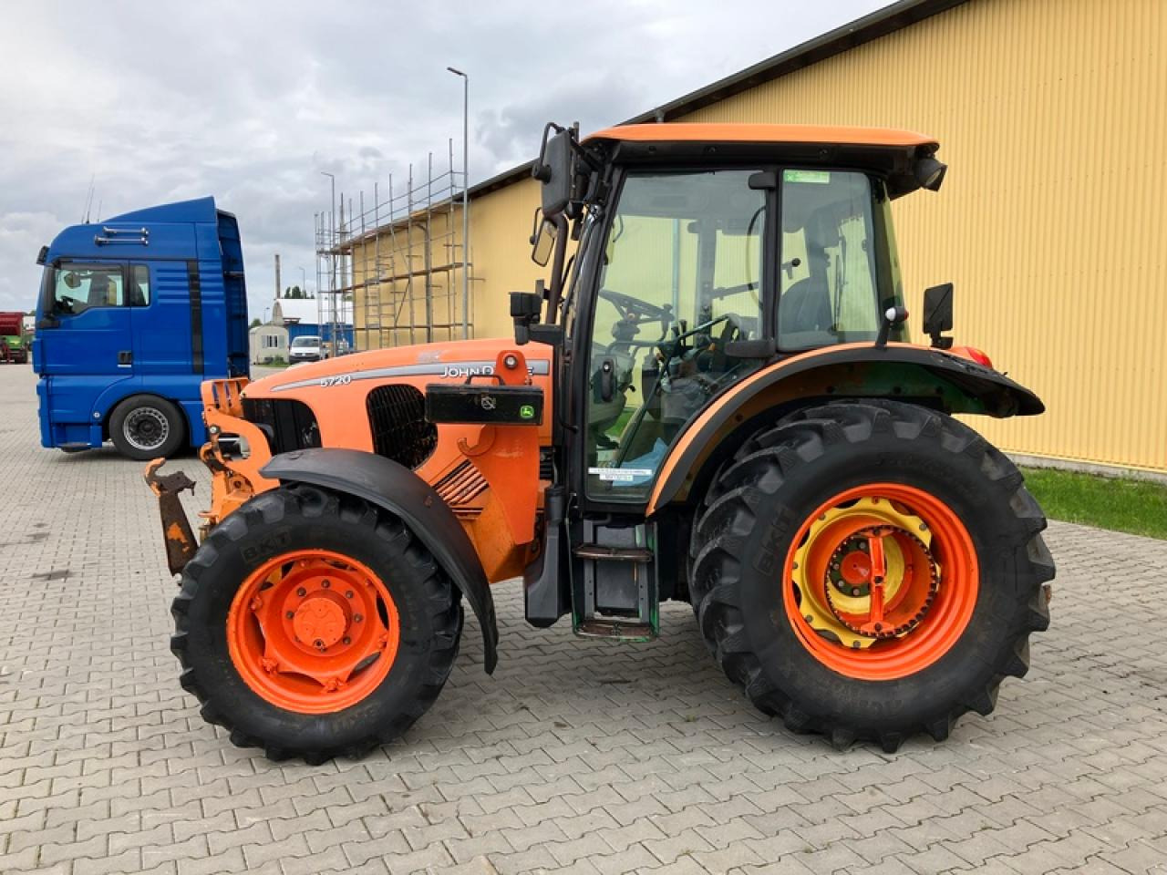 John Deere 5720 - Трактор: снимка 2 John Deere 5720 - Трактор: снимка 2