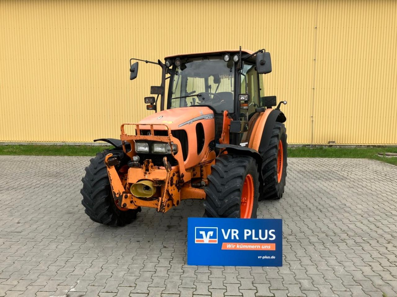 John Deere 5720 - Трактор: снимка 1 John Deere 5720 - Трактор: снимка 1