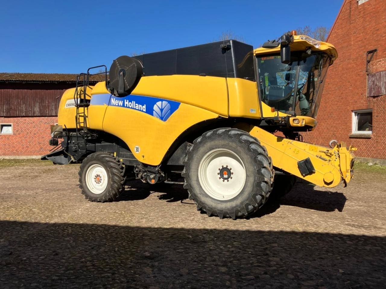 New Holland CX 8090 ALLRAD - Зърнокомбайн: снимка 1 New Holland CX 8090 ALLRAD - Зърнокомбайн: снимка 1