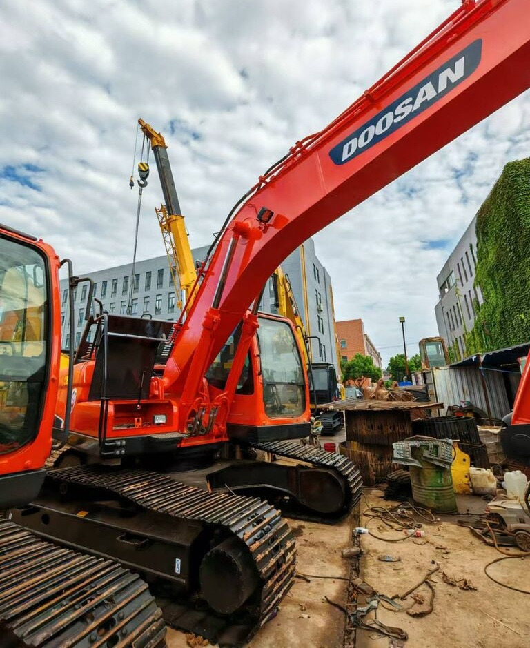 Doosan DX225LC - Верижен багер: снимка 3 Doosan DX225LC - Верижен багер: снимка 3