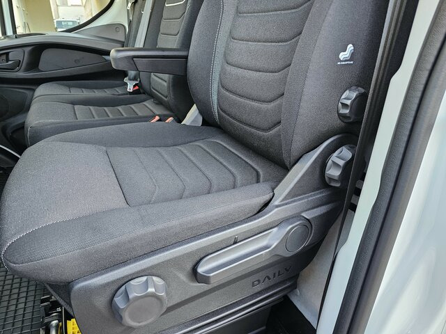 IVECO Daily 35S18 3.0 Koffer LBW Bär ACC LED sofort!... - Лекотоварен автомобил фургон: снимка 3 IVECO Daily 35S18 3.0 Koffer LBW Bär ACC LED sofort!... - Лекотоварен автомобил фургон: снимка 3