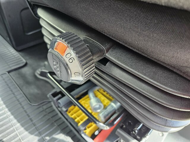 IVECO Daily 35S18HA8 3.0 Koffer Hi-Matic AHK Tacho... - Лекотоварен автомобил фургон: снимка 2 IVECO Daily 35S18HA8 3.0 Koffer Hi-Matic AHK Tacho... - Лекотоварен автомобил фургон: снимка 2