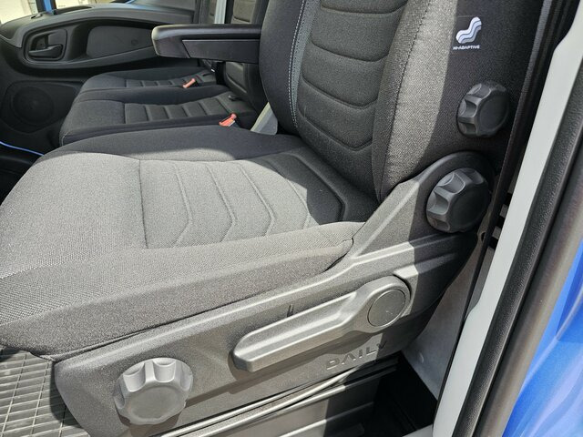 IVECO Daily 35S18HA8 3.0 Koffer Hi-Matic AHK Tacho... - Лекотоварен автомобил фургон: снимка 3 IVECO Daily 35S18HA8 3.0 Koffer Hi-Matic AHK Tacho... - Лекотоварен автомобил фургон: снимка 3