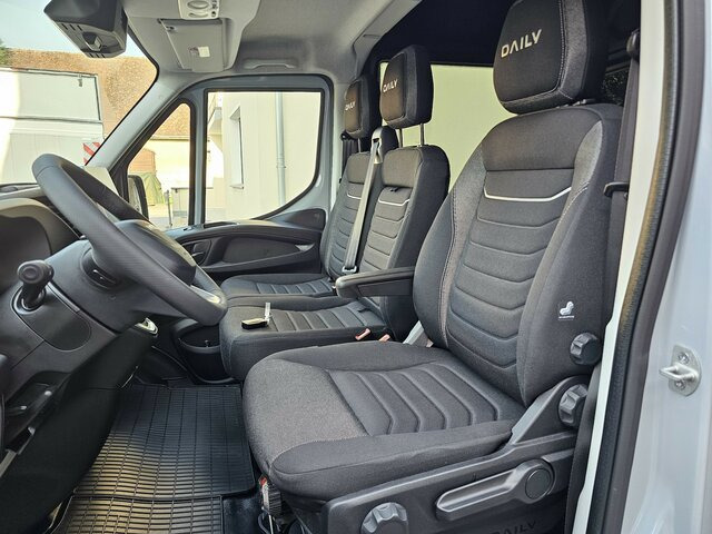 IVECO Daily 35S18HA8V L2H2 DOKA Hi-Matic 2xSchiebetür... - Товарен бус, Бус с двойна кабина: снимка 3 IVECO Daily 35S18HA8V L2H2 DOKA Hi-Matic 2xSchiebetür... - Товарен бус, Бус с двойна кабина: снимка 3