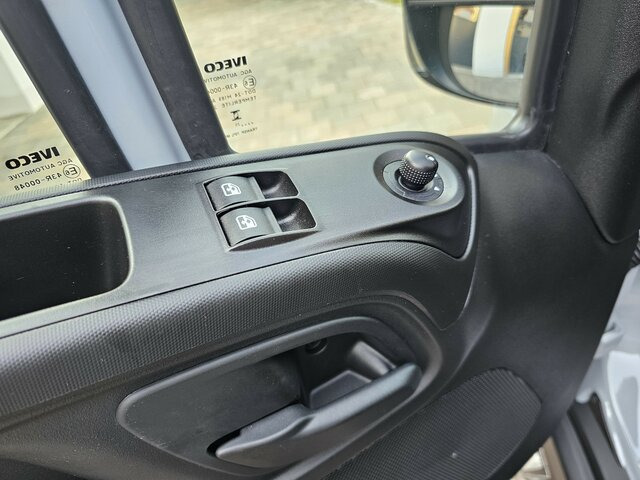 IVECO Daily 35S18HA8V L2H2 DOKA Hi-Matic 2xSchiebetür... - Товарен бус, Бус с двойна кабина: снимка 2 IVECO Daily 35S18HA8V L2H2 DOKA Hi-Matic 2xSchiebetür... - Товарен бус, Бус с двойна кабина: снимка 2