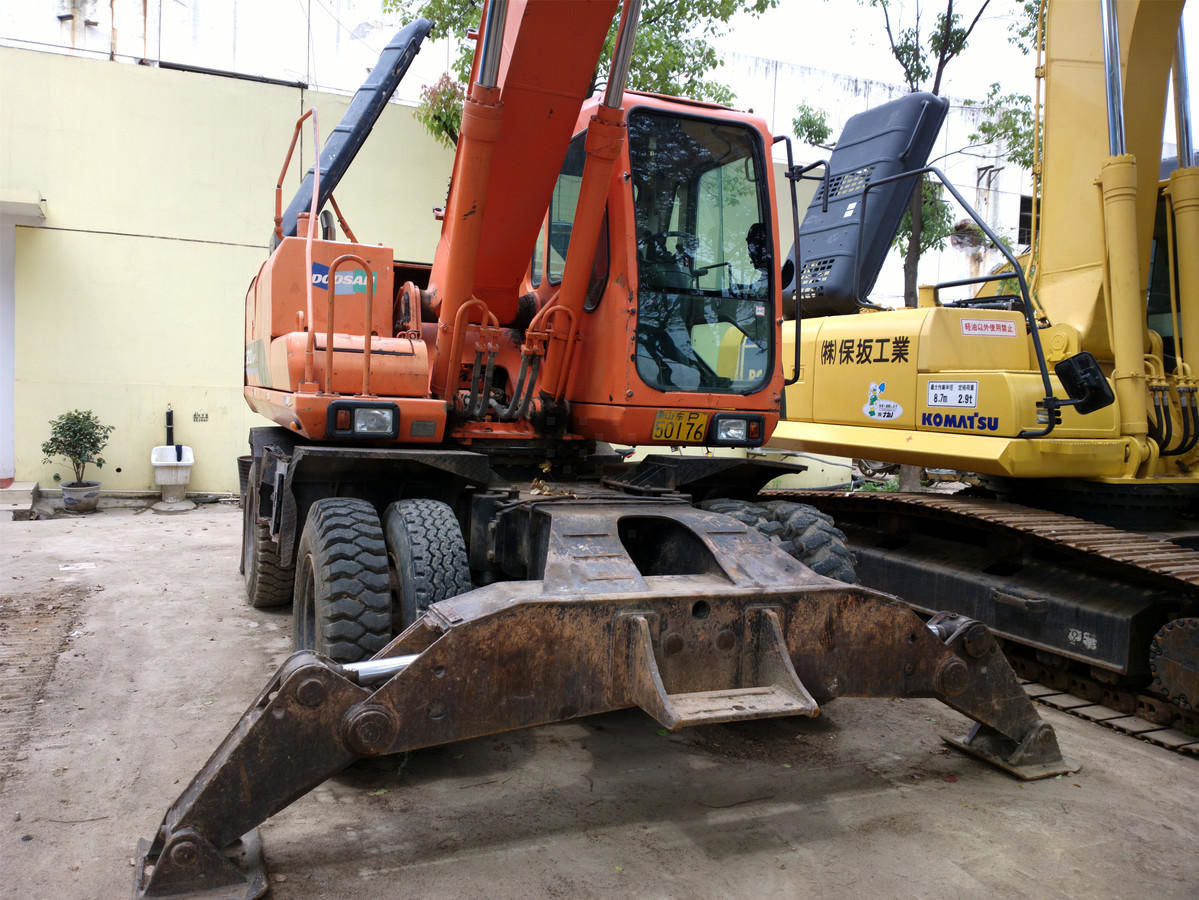Колесен багер Doosan 210-7: снимка 1