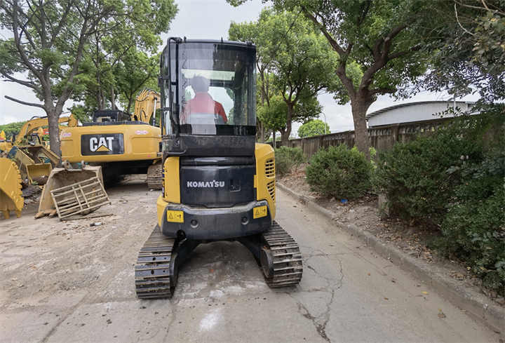 Best Selling Used komatsu PC35mr Excavators with good condition for sale in shanghai yard - Верижен багер: снимка 2 Best Selling Used komatsu PC35mr Excavators with good condition for sale in shanghai yard - Верижен багер: снимка 2