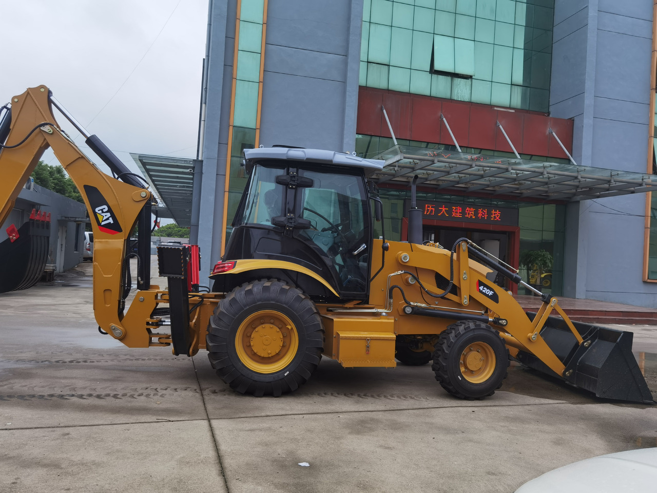 CAT 420F Backhoe Loader - Багер-товарач: снимка 3 CAT 420F Backhoe Loader - Багер-товарач: снимка 3