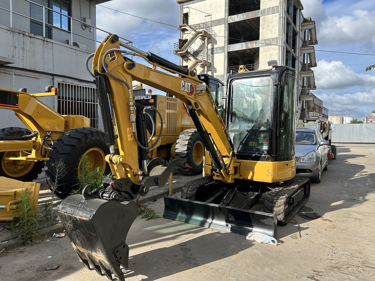 CATERPILLAR 303.5E - Мини багер: снимка 4 CATERPILLAR 303.5E - Мини багер: снимка 4