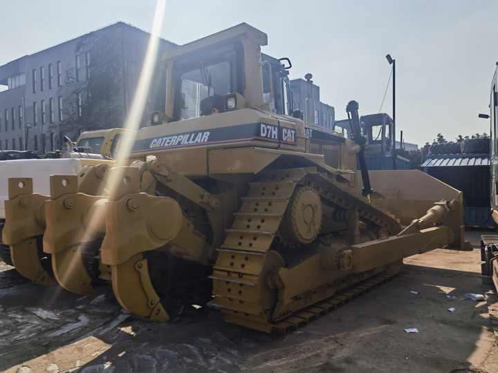 Cheap Price Used CAT Bulldozer machine Japan Caterpillar D7H D7R bulldozer dozer for sale - Булдозер: снимка 2 Cheap Price Used CAT Bulldozer machine Japan Caterpillar D7H D7R bulldozer dozer for sale - Булдозер: снимка 2